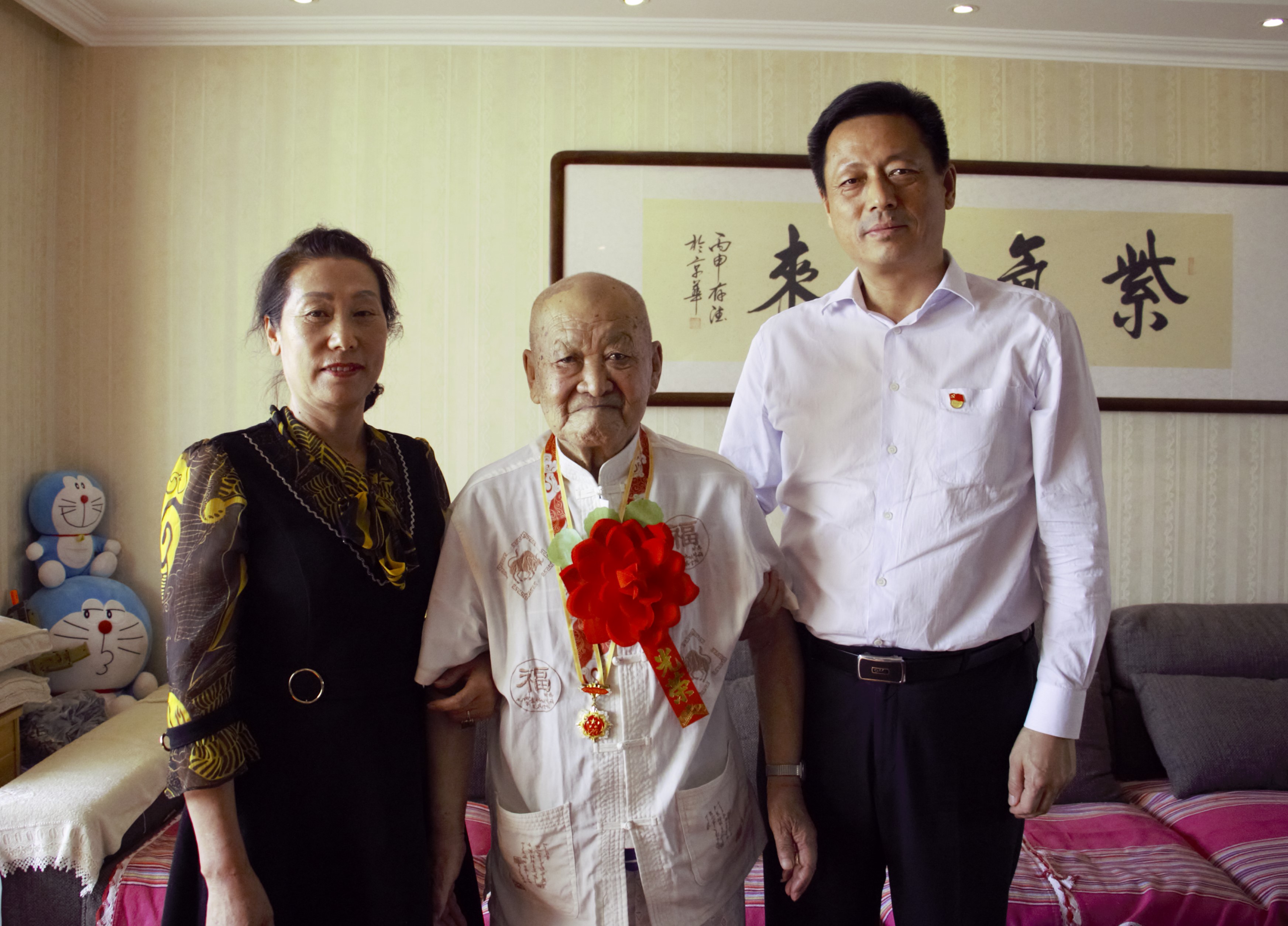 县委书记丁彦明,县委常委,组织部部长柳春,县人大常委会副主任闻娣