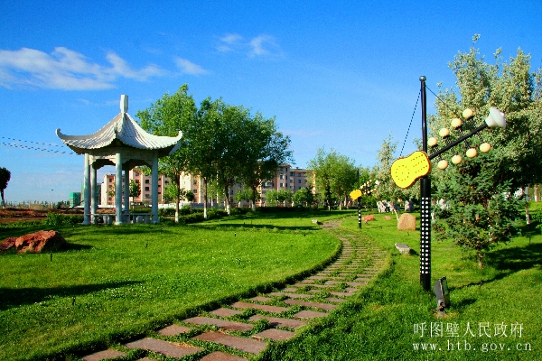 呼图壁世纪园:集文化,健身,休闲,生态为一身的城中园林