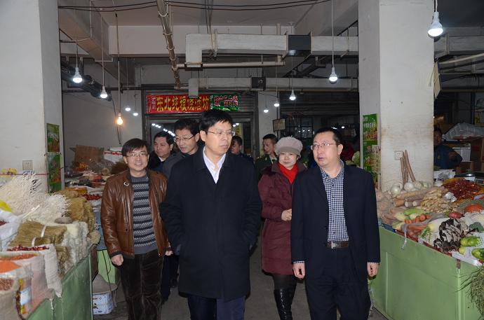 县委副书记,县长郝拥军带领相关部门对安全生产进行检查